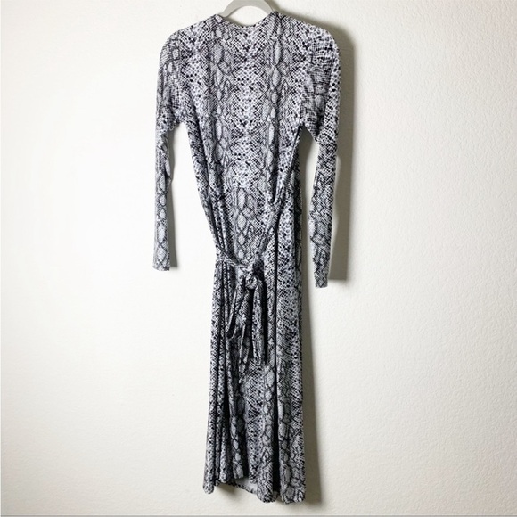 Good American The Runaway long sleeve snake print Wrap Dress - Picture 9 of 12